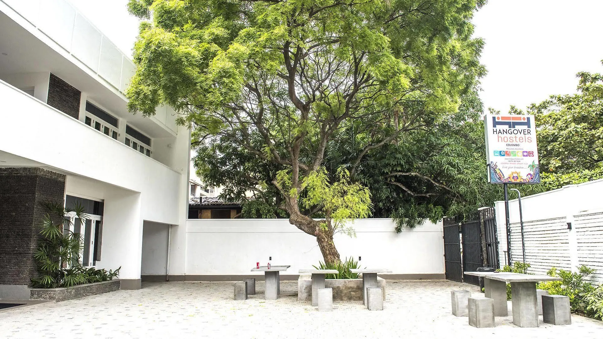 Hangover Hostels Signature @ Colombo City Sri Lanka